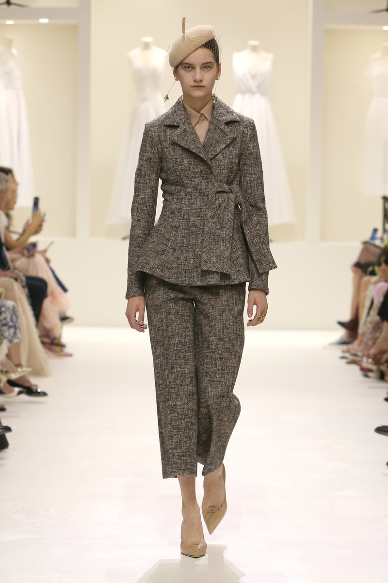 Thương hiệu Dior thiết kế trang phục  Harpers Bazaar Vietnam
