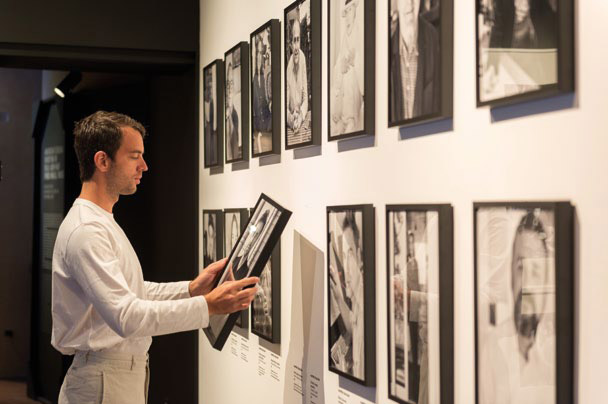 Nhiếp ảnh gia trường phái thể nghiệm - Manfredi Gioacchini, chiêm ngưỡng những bức chân dung trong không gian triển lãm