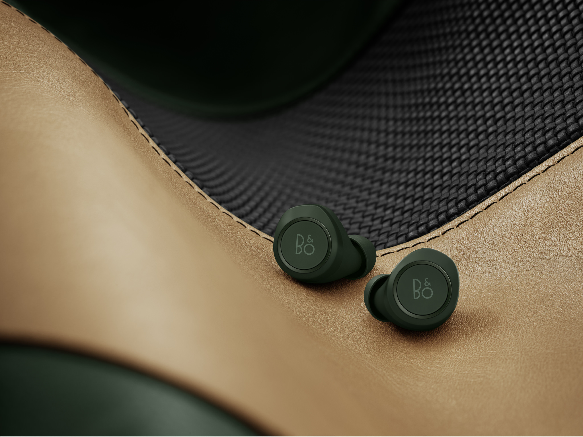 Beoplay E8 Racing Green-01