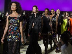 Versace Spring 2019: Cuộc hội ngộ của các thế hệ siêu mẫu