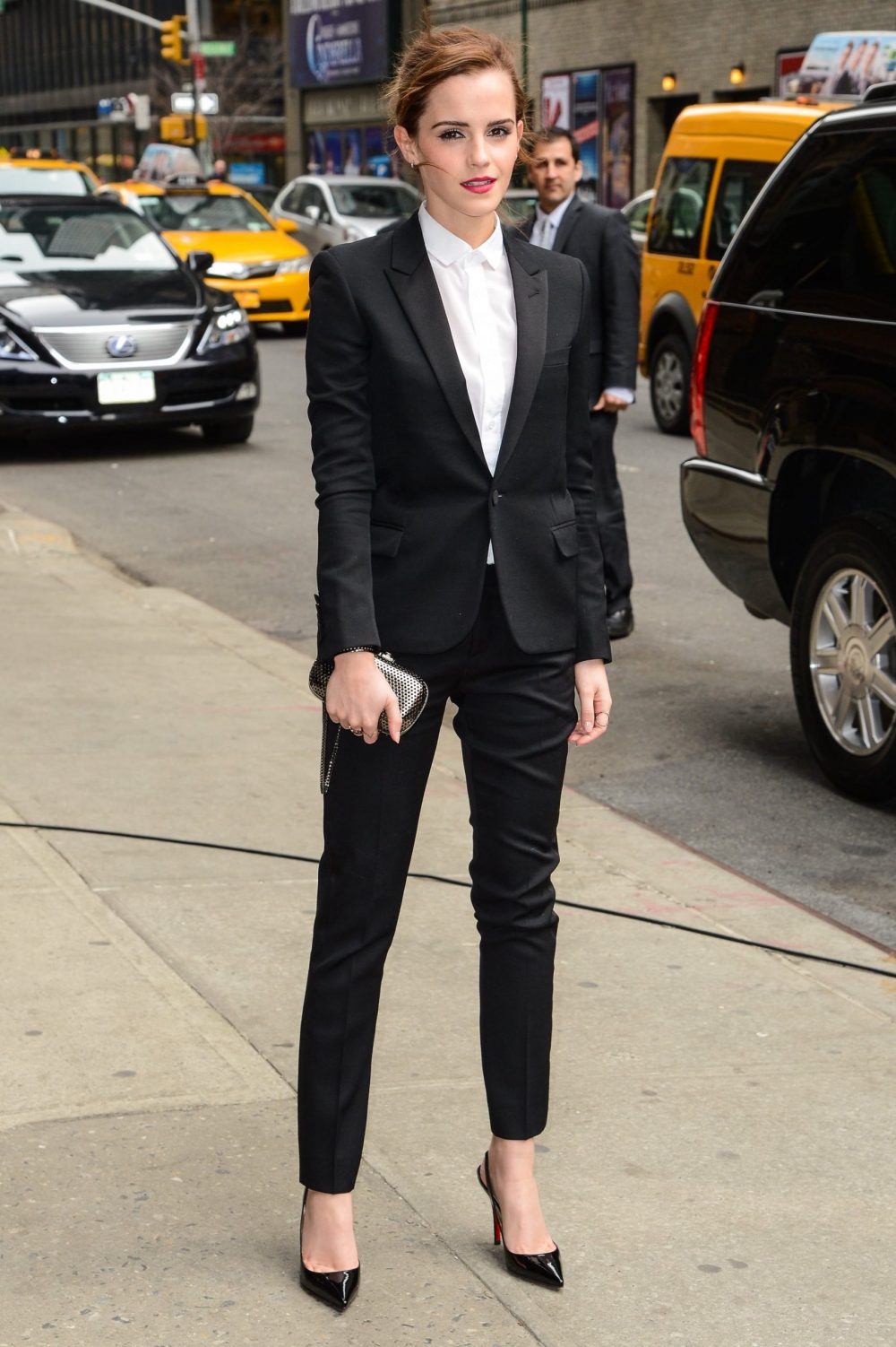 Emma Watson diện suit của Saint Laurent