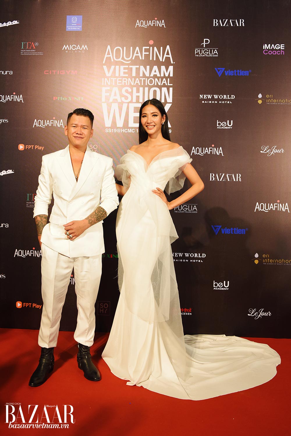 Hoàng Thùy mặc thiết kế Hoàng Minh Hà trên thảm đỏ AVIFW SS 2019