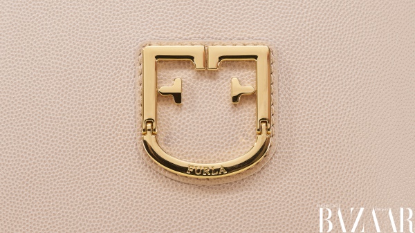 Biểu tượng monogram mới của túi Furla 1