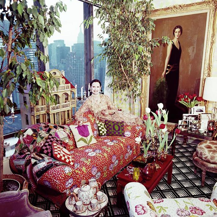 Gloria Vanderbilt trong căn hộ thời trang. Ảnh chụp: Horst P. Horst.