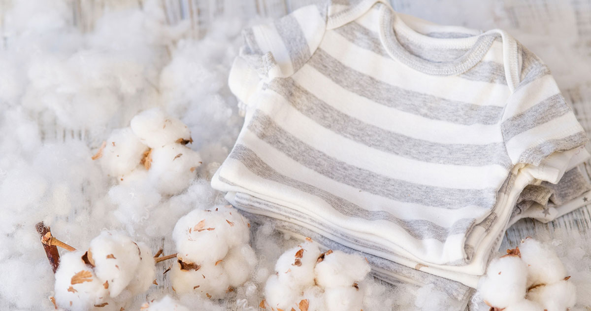Cotton hữu cơ là chất liệu được ưa thích cho thời trang trẻ em cao cấp. Vì nó nâng niu làn da của bé.