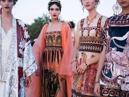 Video: Những nữ thần sải cánh trong bộ sưu tập Dolce & Gabbana Alta Moda 2019