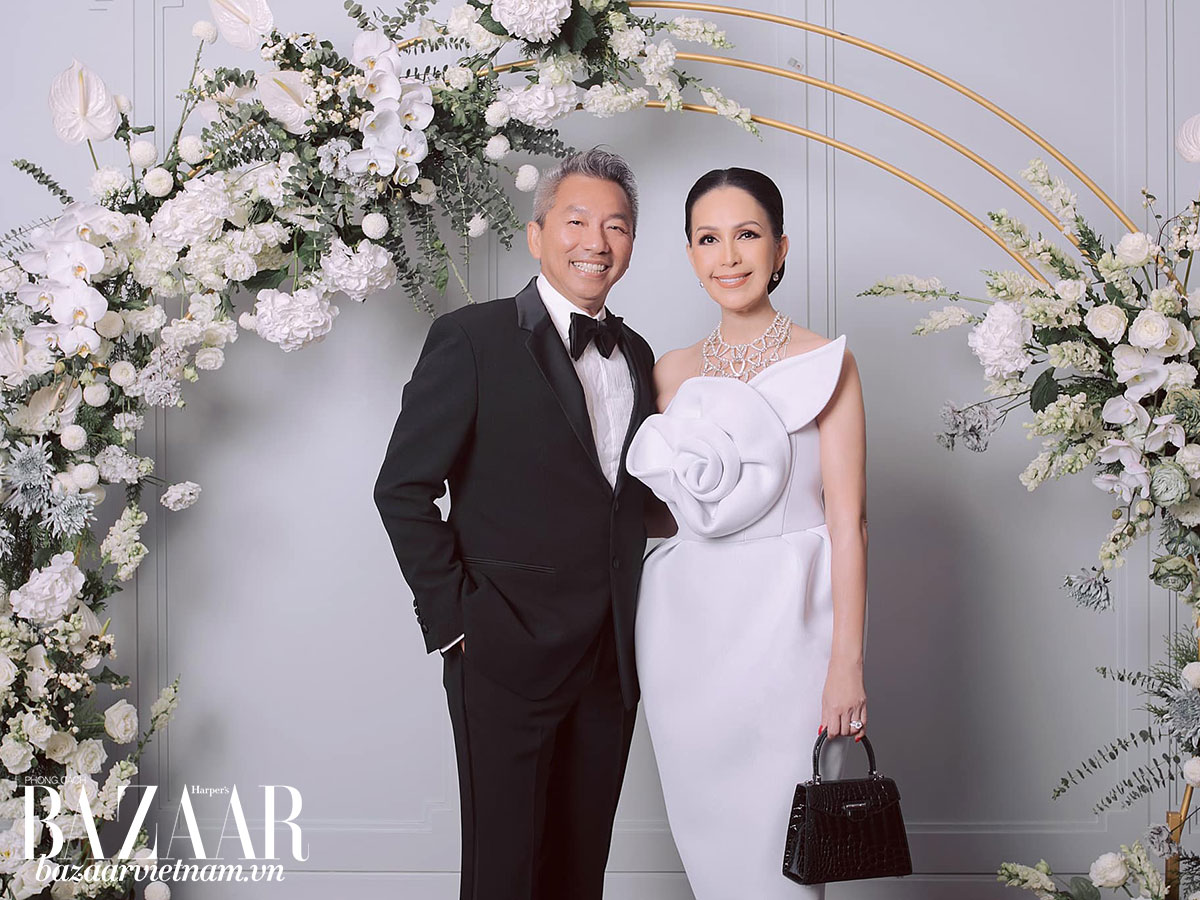 Nữ diễn viên Diễm My bên chồng là doanh nhân Hà Tôn Đức trong lễ kỷ niệm 25 năm ngày cưới
