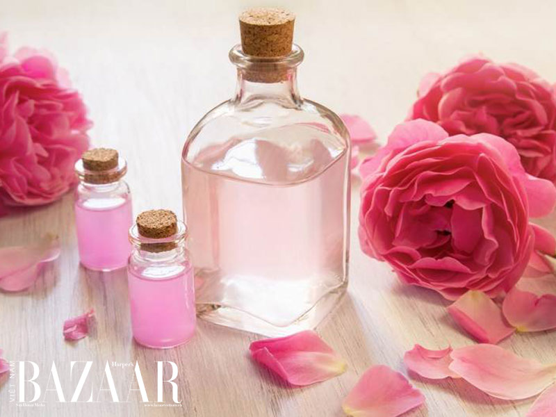 Nước hoa hồng là gì, có phải toner không? | Harper\'s Bazaar