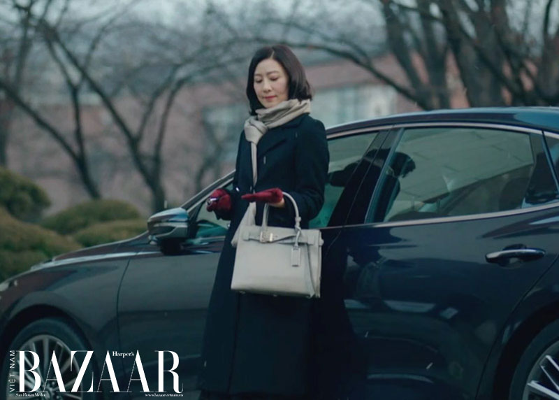 Bộ sưu tập phụ kiện đắt đỏ của Kim Hee Ae trong Thế giới hôn nhân 1
