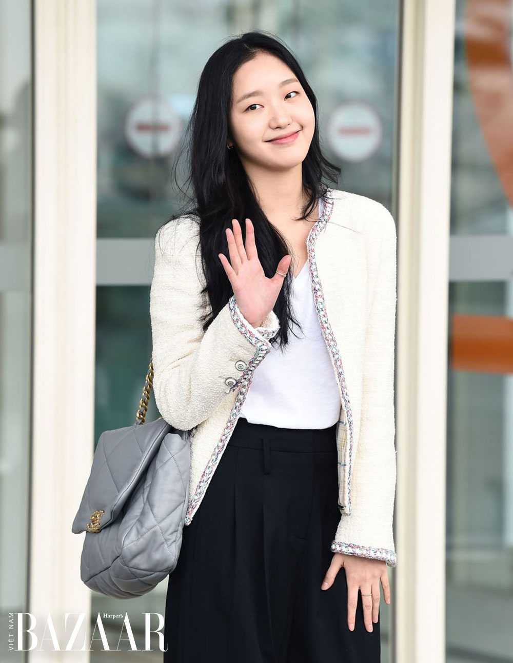Cách mặc áo khoác vải tweed sang trọng mà trẻ trung như Kim Go Eun 6