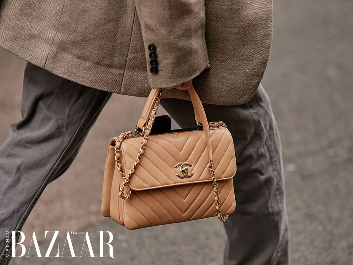 Nên đầu tư vào túi xách Chanel như thế nào để có lợi nhuận tốt hơn vàng? |  Harper's Bazaar