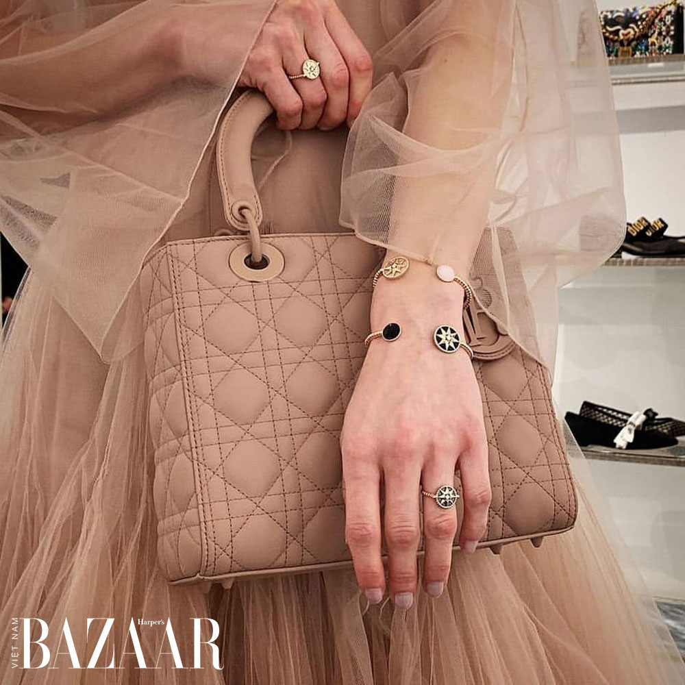 Dior cập nhật dòng túi Ultra-Matte mùa hè 2020 với sắc màu tươi sáng 1