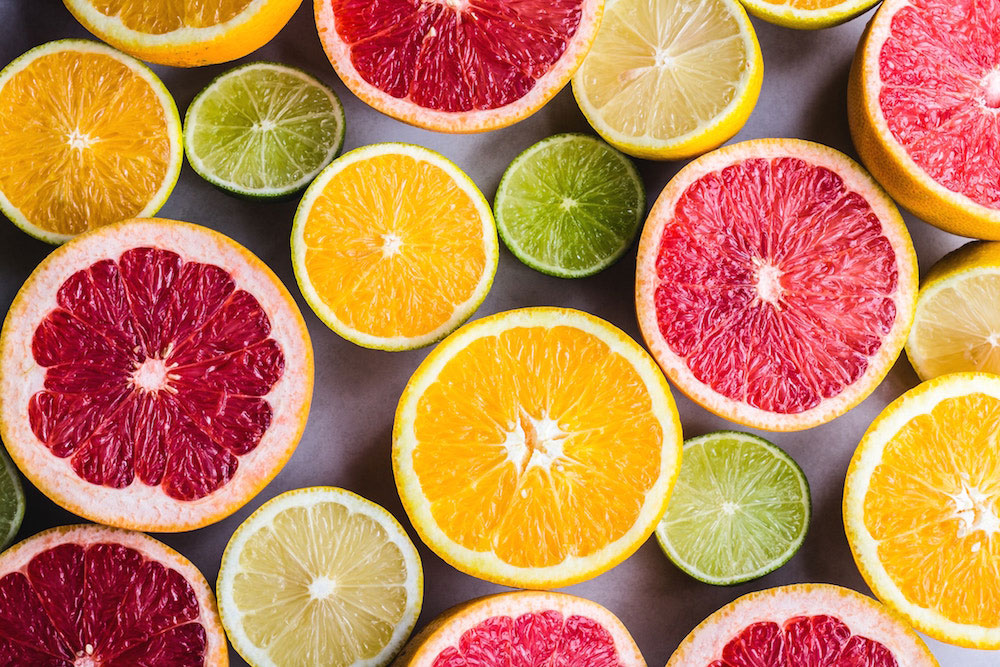 Hải sản kỵ trái cây gì? Trái cây giàu vitamin C