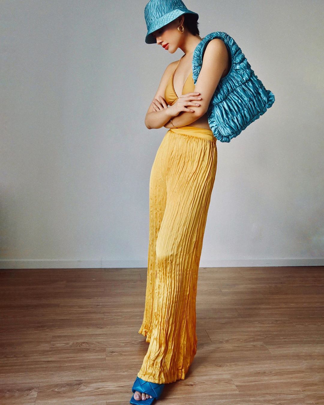 Khánh Linh gợi ý: Ba mẫu túi xách Việt hợp phong cách tối giản, bohemian: Luu Viet Anh