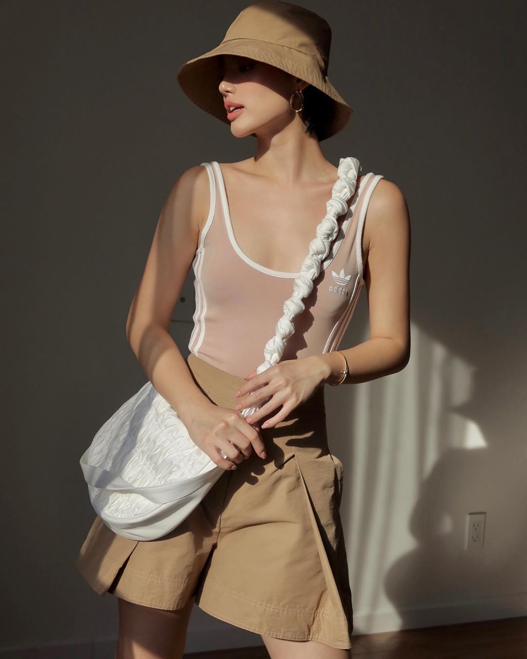 Khánh Linh gợi ý: Ba mẫu túi xách Việt hợp phong cách tối giản, bohemian: Nosbyn Studio
