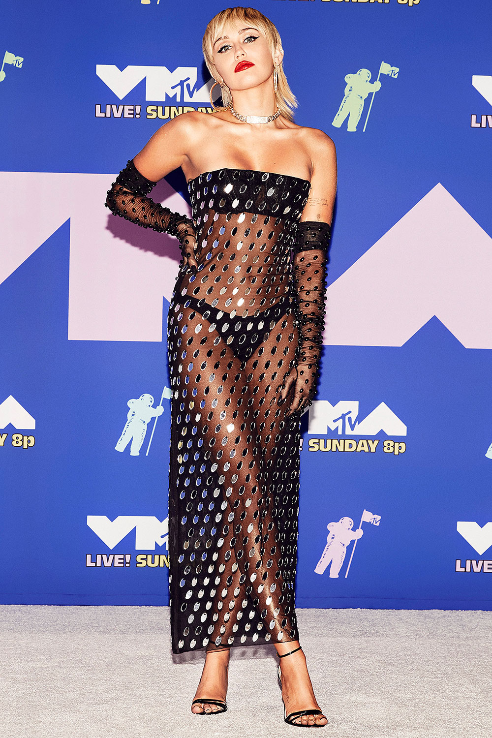 Thảm đỏ thời trang VMA 2020: Miley Cyrus