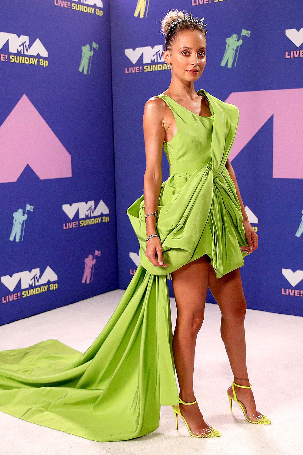 Thảm đỏ thời trang VMA 2020: Nicole Richie