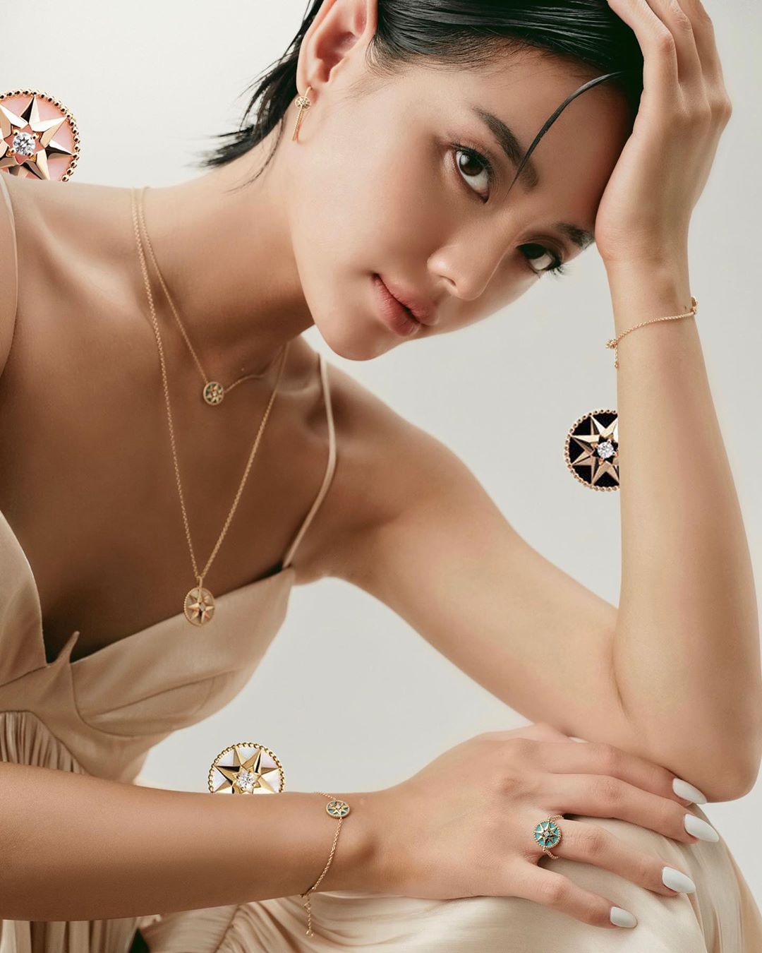 Khánh Linh tỏa sáng như một vì sao trong trang sức Dior Rose des Vents