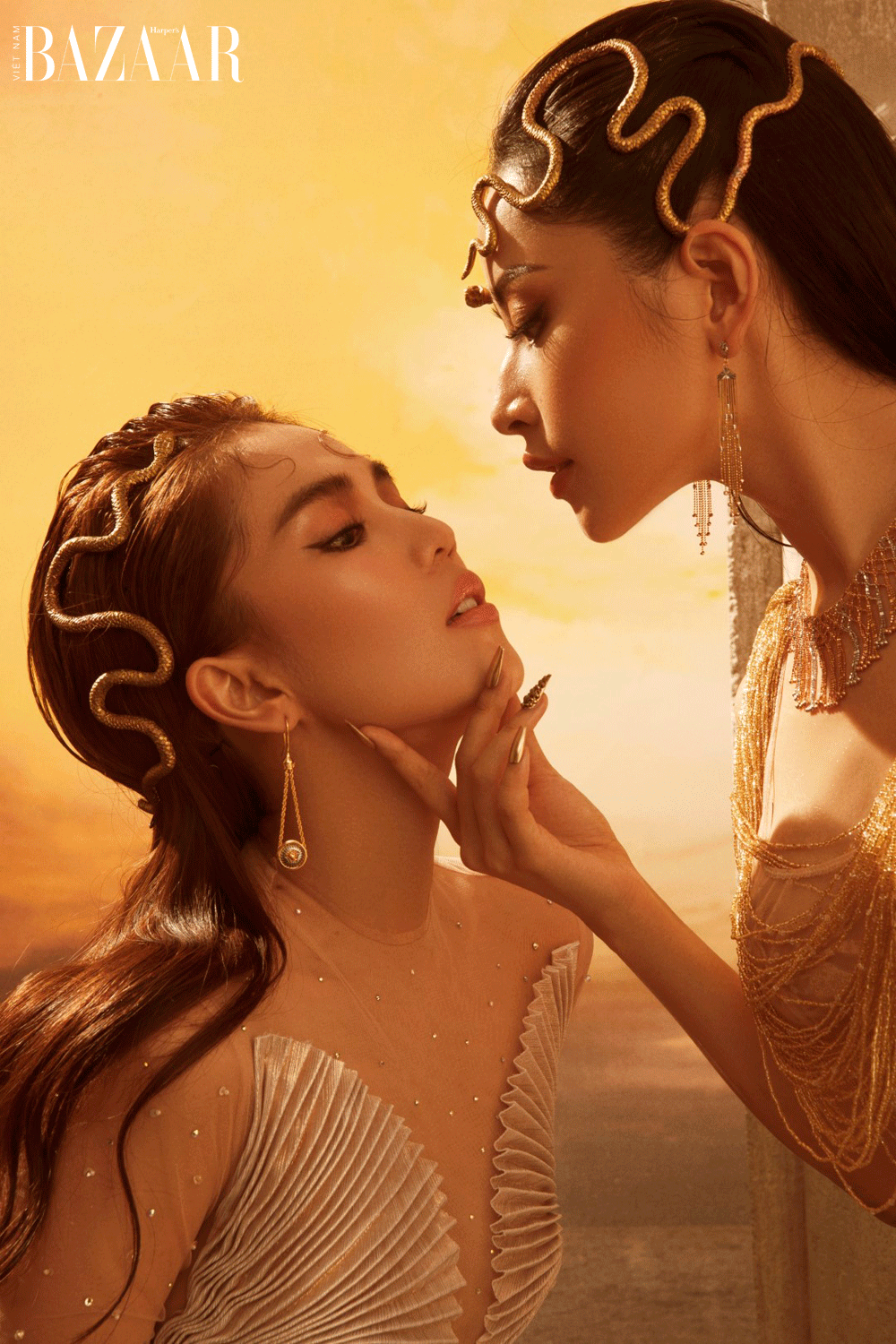 Chi Pu, Ngọc Trinh hóa Nữ thần Hy Lạp đẹp phồn thực | Harper's Bazaar