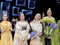 HAPPY CLOTHING by Thảo Nguyễn phủ xanh sàn diễn AVIFW 2020