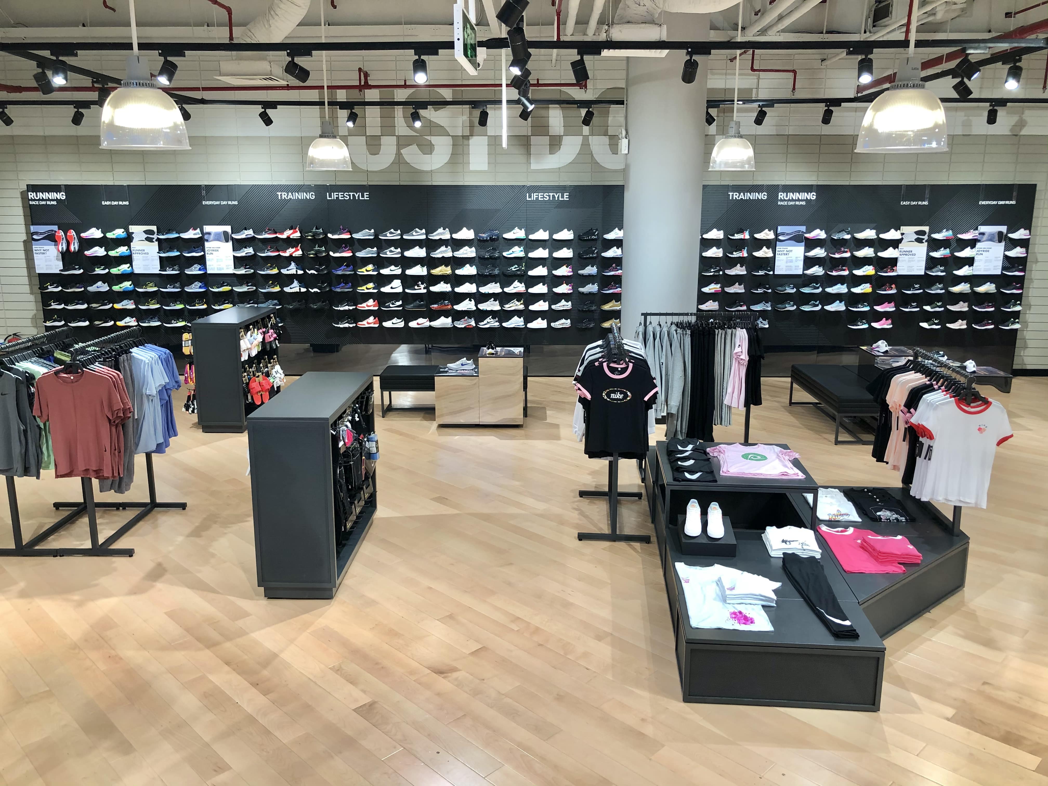 Diện mạo cửa hàng Cửa hàng Nike Crescent Mall