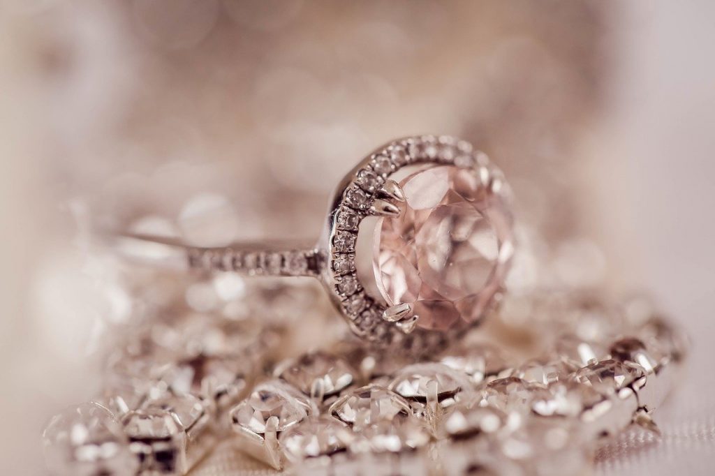 Nhẫn kim cương đẹp nhất thế giới: Tìm hiểu về thế giới kim cương
