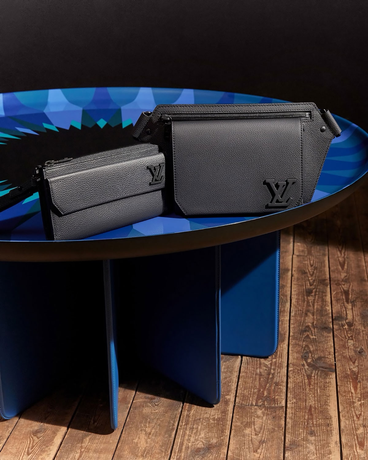 Bộ sưu tập phụ kiện, túi xách da thuộc LV Aerogram từ Louis Vuitton 1