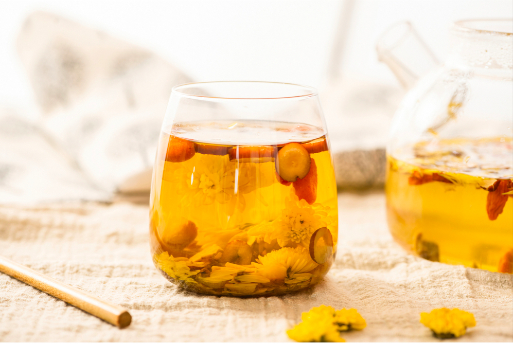 Cách làm giảm đau bụng kinh ngay lập tức: Uống trà hoa cúc
