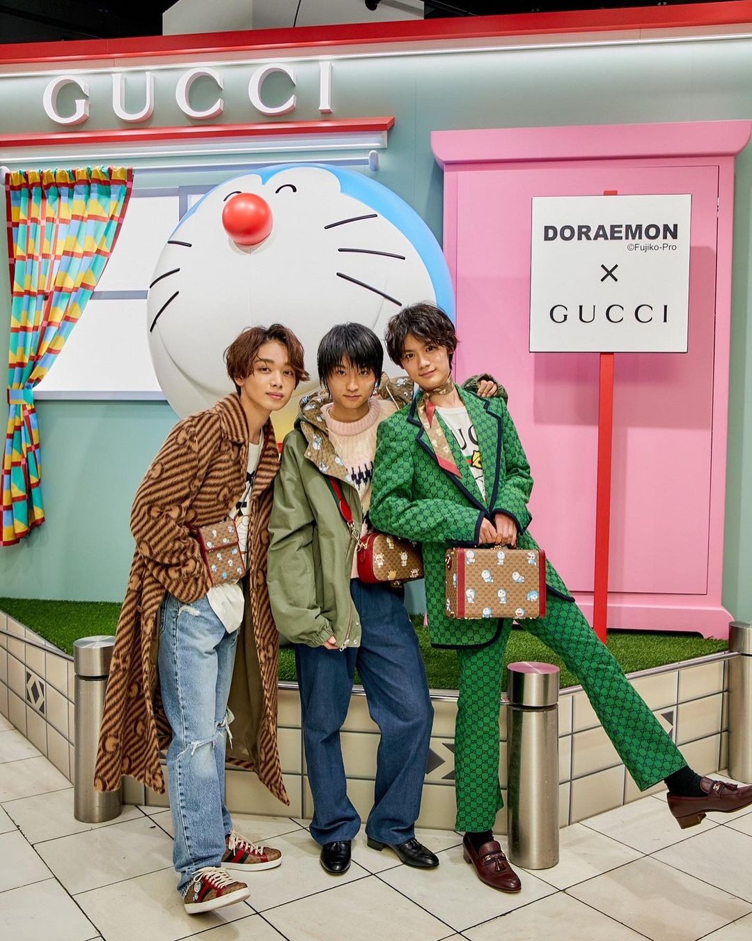 Cửa hàng Gucci với mèo máy Doraemon 4