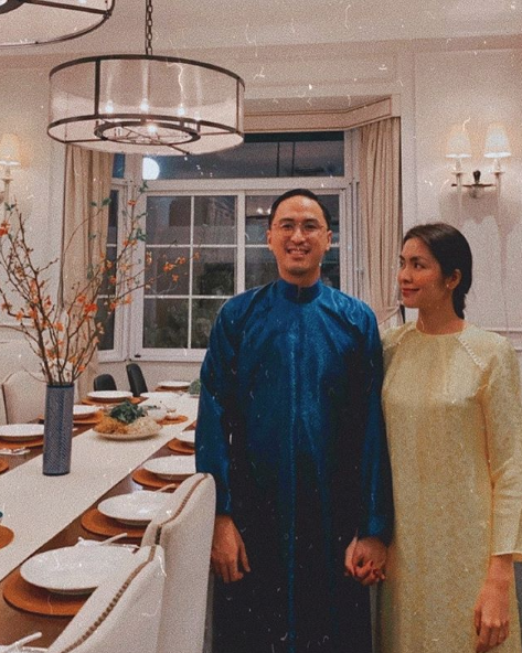 Vợ chồng Tăng Thanh Hà chuộng mốt áo dài truyền thống đầu năm mới