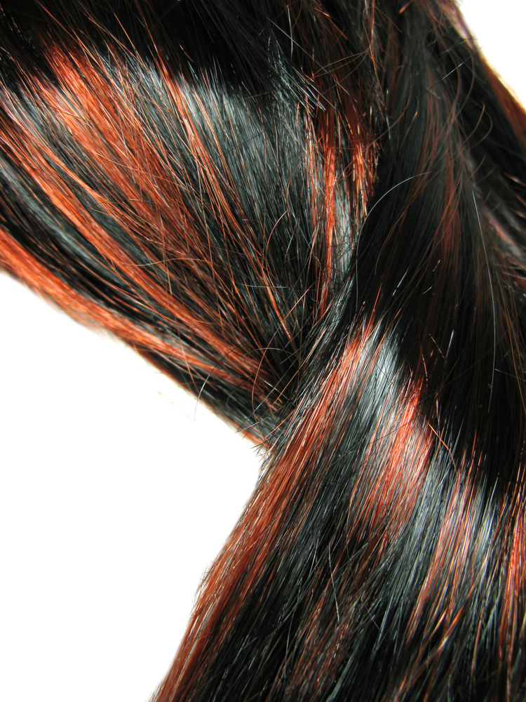 Tóc đen highlight màu: Chào mừng bạn đến với vẻ đẹp tuyệt đối của kiểu tóc đen highlight màu rực rỡ. Hãy thưởng thức hoa mắt lấp lánh của những sợi tóc được tô điểm bởi những gam màu khác nhau, tạo nên một kiệt tác tuyệt đẹp trên đầu bạn!