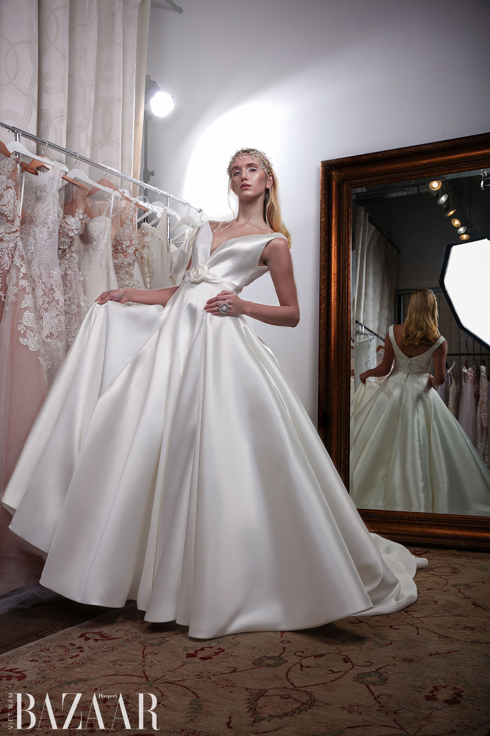 Nữ blogger được giám đốc Dior thiết kế cho 3 chiếc váy cưới - Ngôi sao