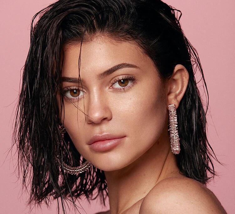 trang điểm giống Kylie Jenner