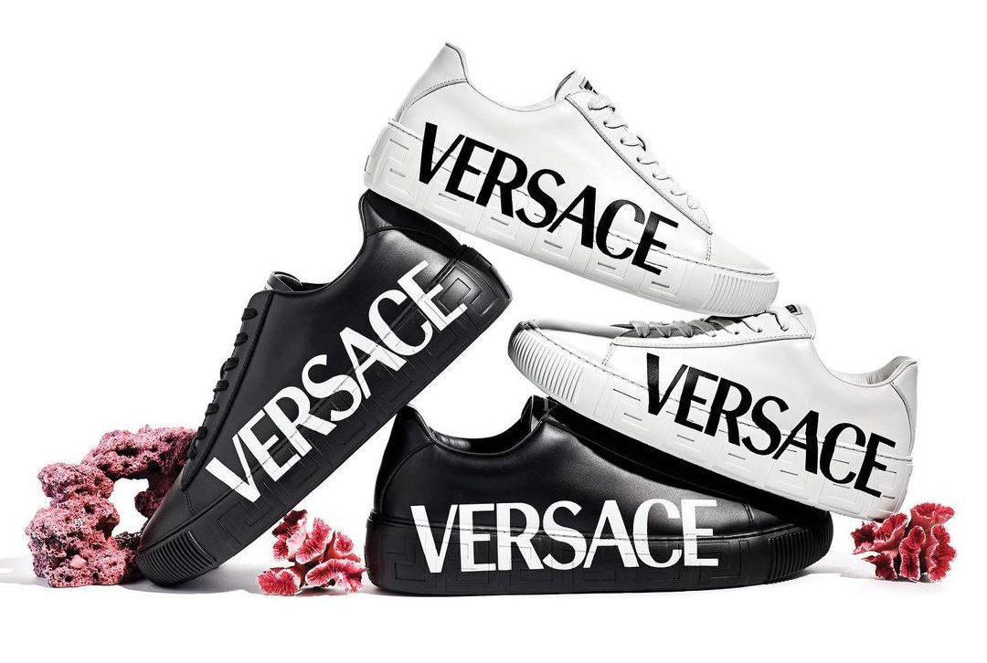 Versace đưa họa tiết Greca lên dòng giày thể thao mới 5