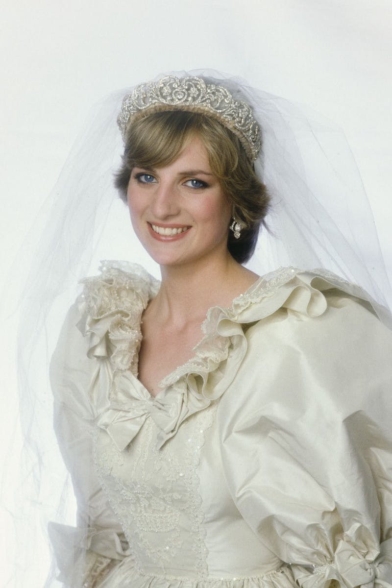 Giày cưới của công nương Diana chứa đựng thông điệp bí mật gửi thái tử Charles