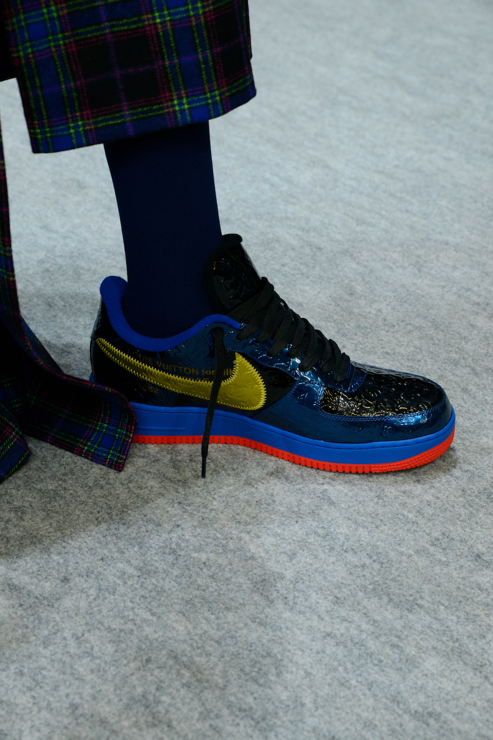 Virgil Abloh ra mắt siêu phẩm Nike Air Force 1 x Louis Vuitton 2