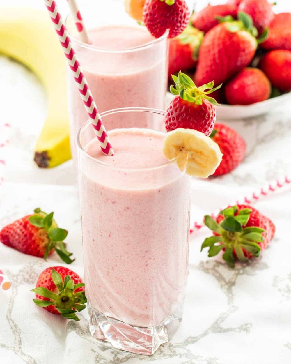 Wie man Erdbeer-Bananen-Smoothie macht, um Gewicht zu verlieren