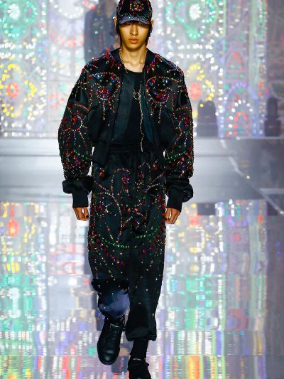 Dolce & Gabbana Men Xuân Hè 2022: #DGLightTherapy | Harper's Bazaar