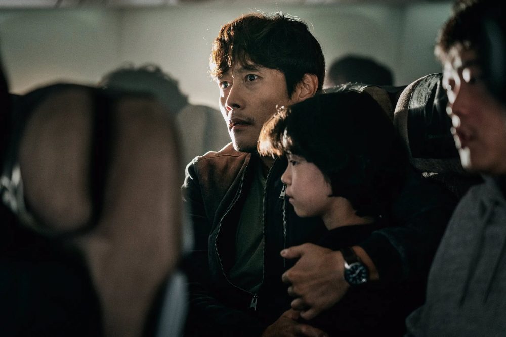 Phim mới của Lee Byung Hun: Tuyên bố khẩn cấp - Emergency Declaration (2021)