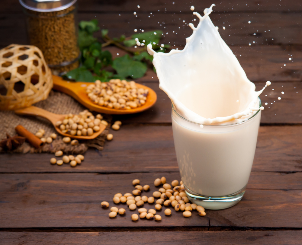 Uống sữa đậu nành có tăng vòng 1 không?