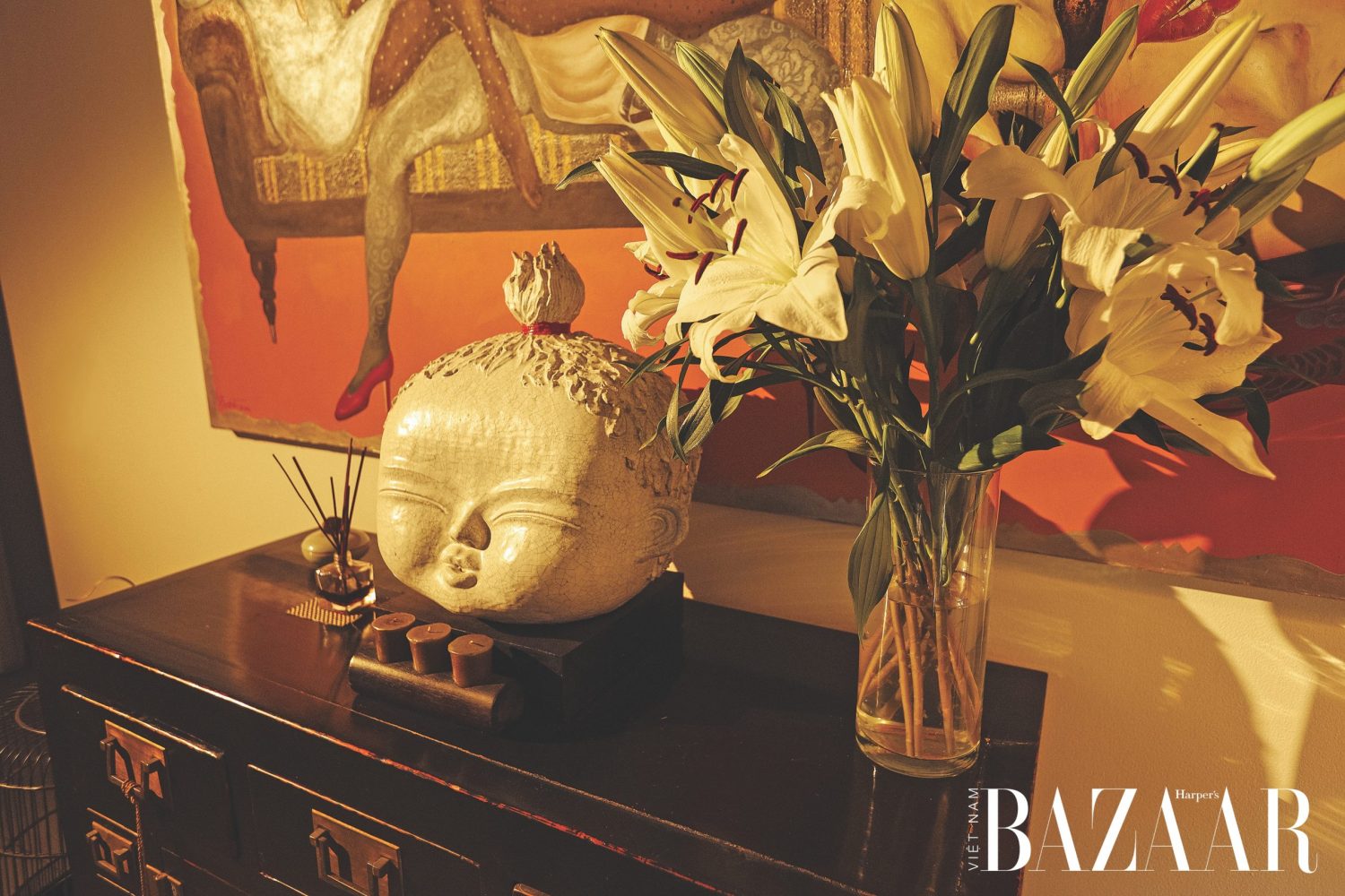 Tượng Phật và hoa tươi là hai thứ không thể thiếu trong ngôi nhà của Marielle.