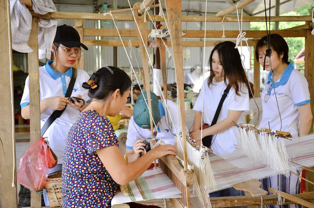 Empower Women Asia ủng hộ thổ cẩm Việt cùng thương hiệu La Phạm 5