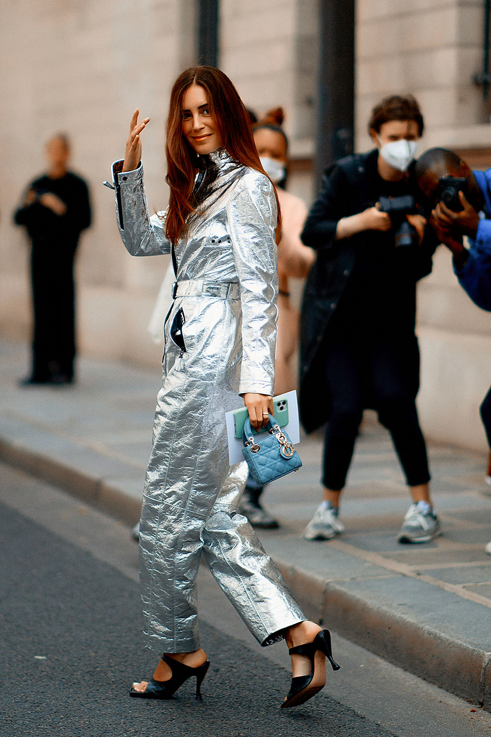Túi mini thống trị street style tuần lễ thời trang Paris Haute Couture 5
