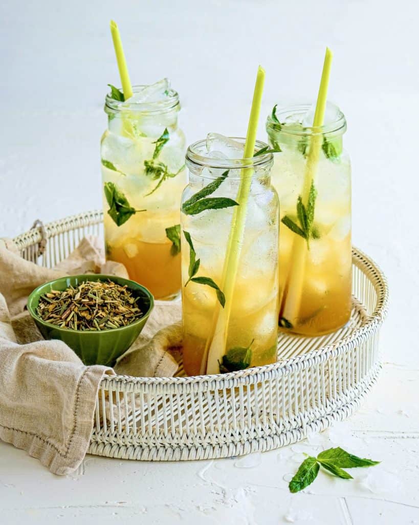 A është pirja e ujit me bar limoni efektive për humbjen e peshës?