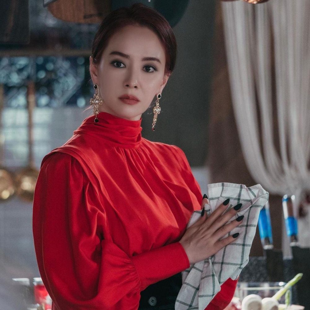 Thời trang đẹp quyền lực của Song Ji Hyo trong phim The Witch's Diner 4