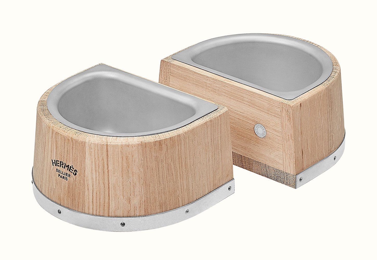 Hermès thiết kế bát ăn cho chó bằng gỗ làm thùng ủ rượu vang 1