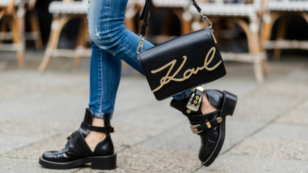 Cut-out ankle boot 