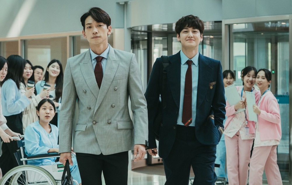 Phim mới của Kim Bum: Bác sĩ ma - Ghost Doctor (2022)