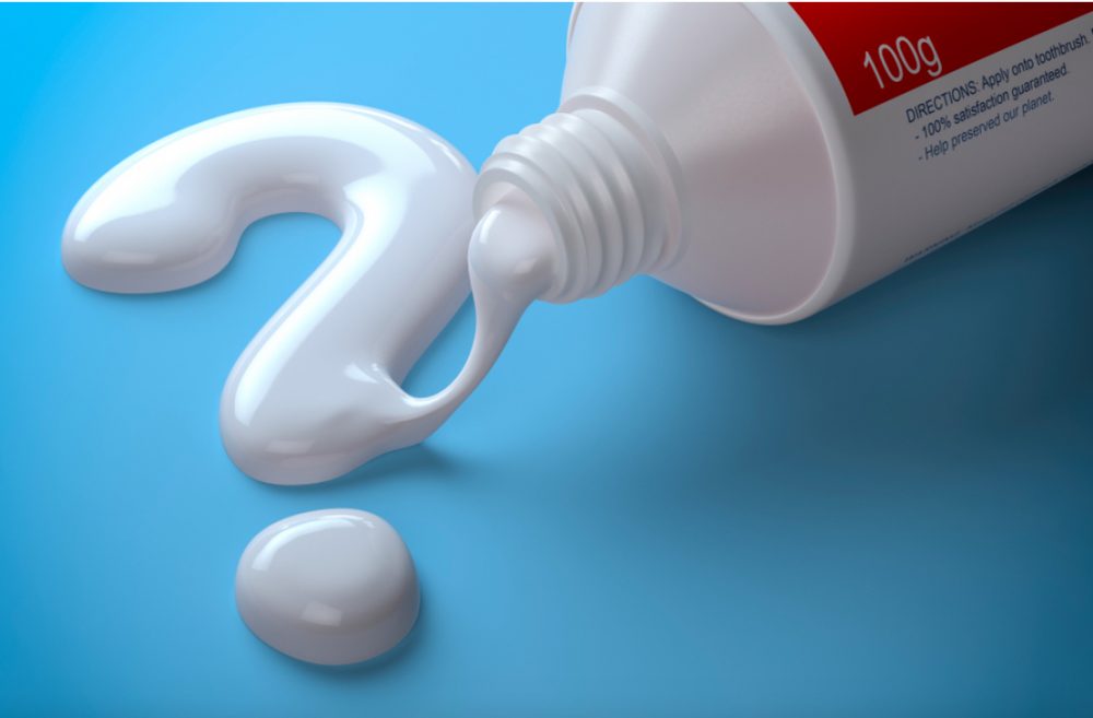 6 tác hại của việc bôi kem đánh răng lên mặt bạn cần biết