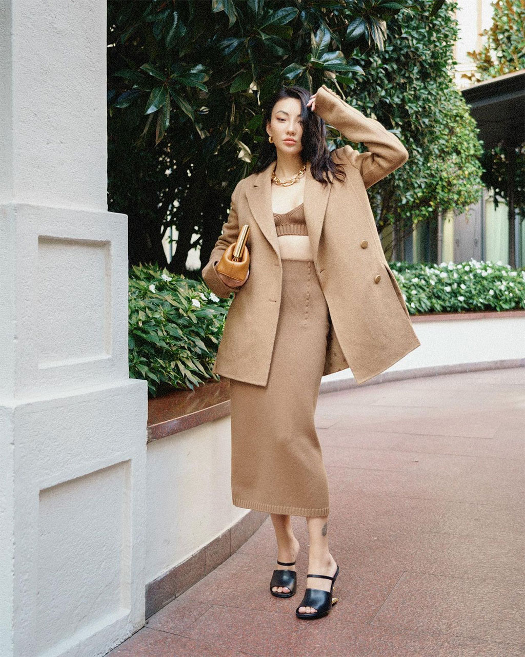 Street style Jessica Wang tại front row Fendi Xuân Hè 2022